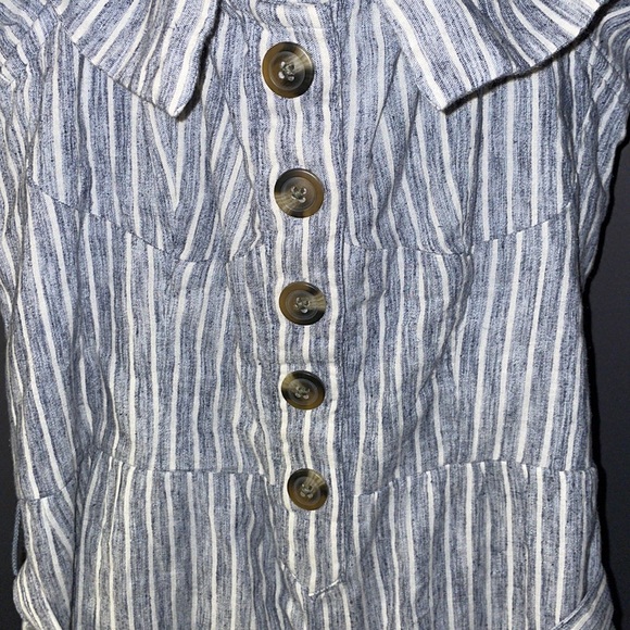 NWOT.  American Eagle Jumpsuit size 4. - Picture 2 of 7